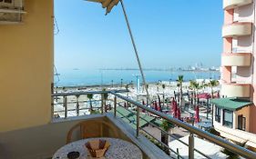Comfortable Apartment Next To The Beach