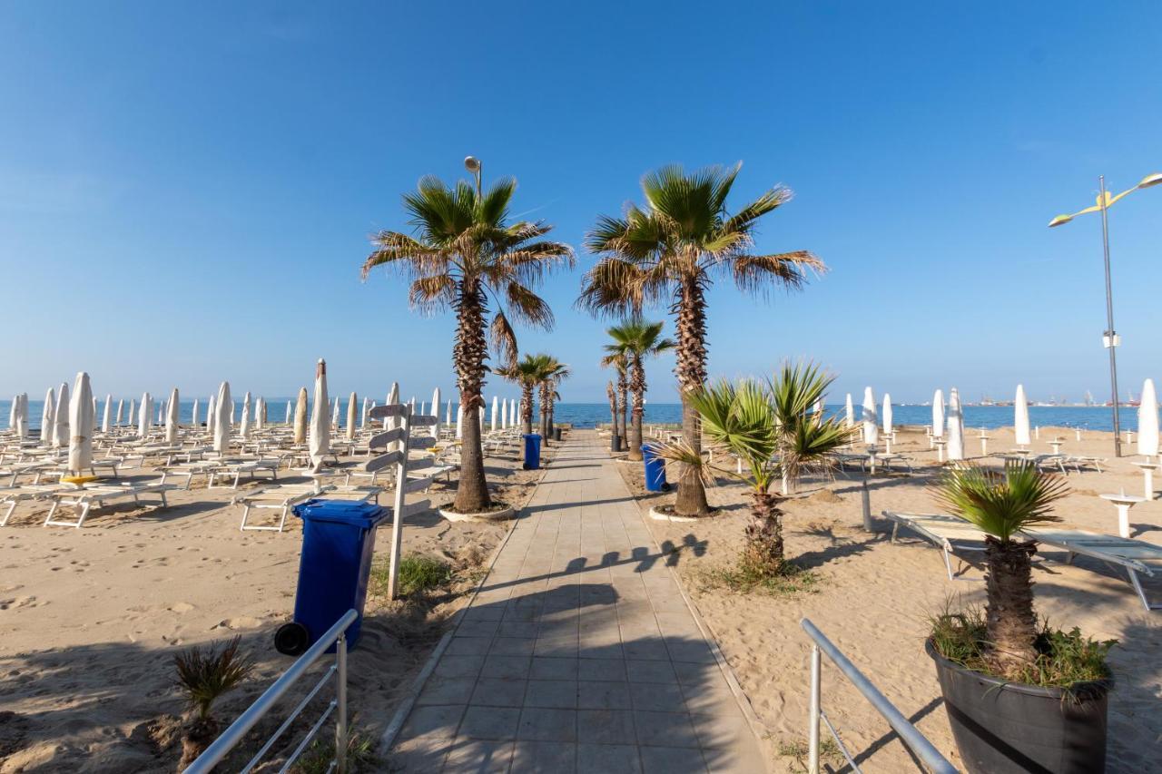 Comfortable Apartment Next To The Beach Durrës Kültér fotó