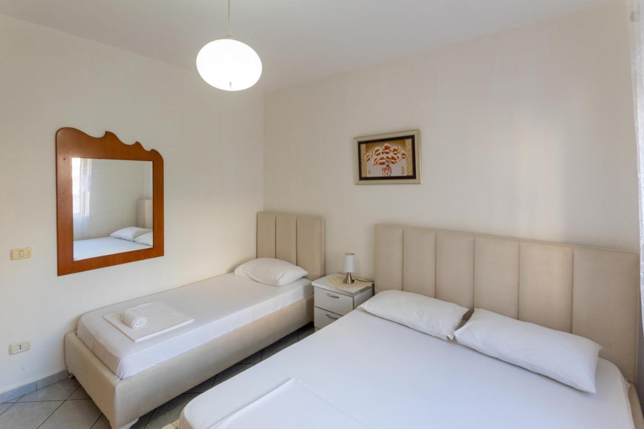 Comfortable Apartment Next To The Beach Durrës Kültér fotó